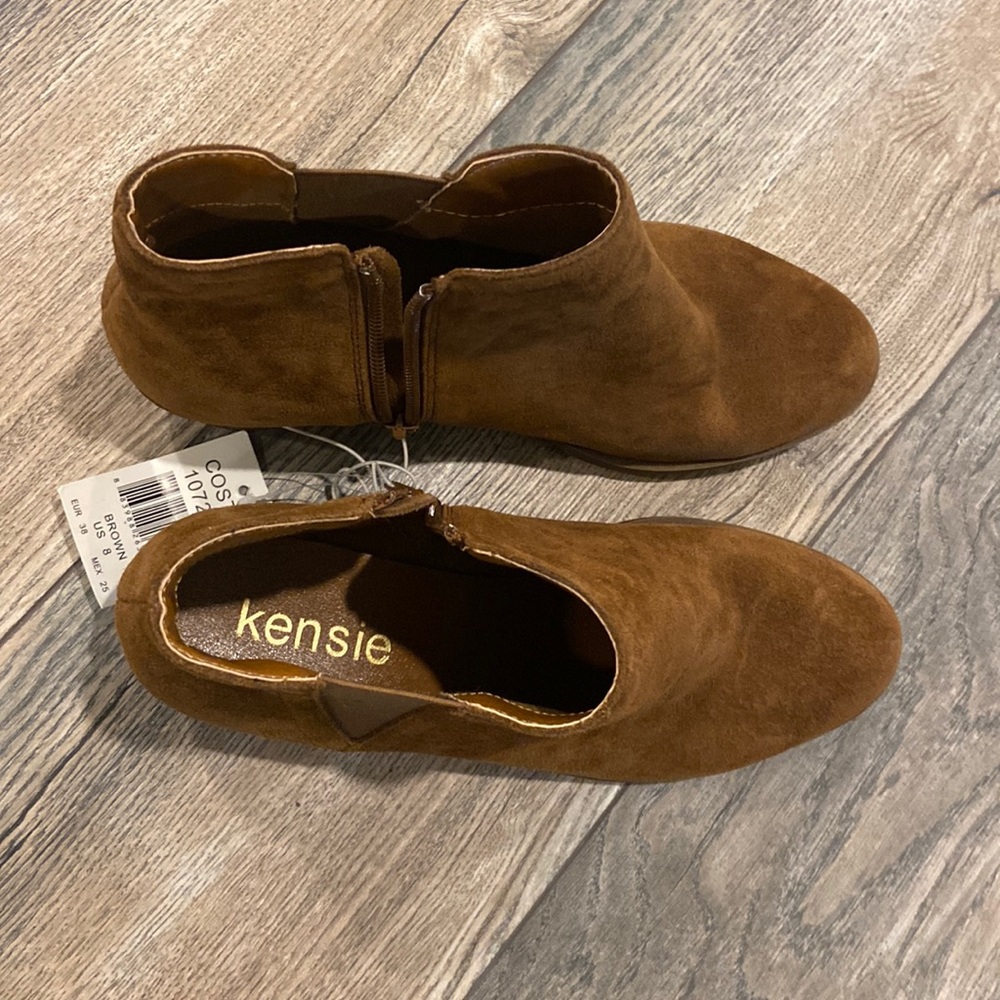Brown boots with low heel (NWT)